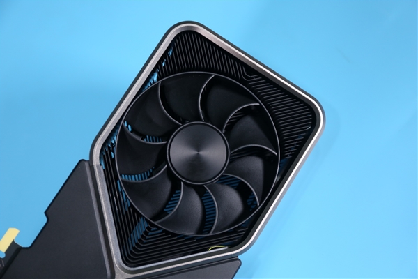 RTX 4080被連砍兩刀！功耗大降80W